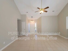 102 Laguna Springs Dr in Woodstock, GA - Building Photo - Building Photo