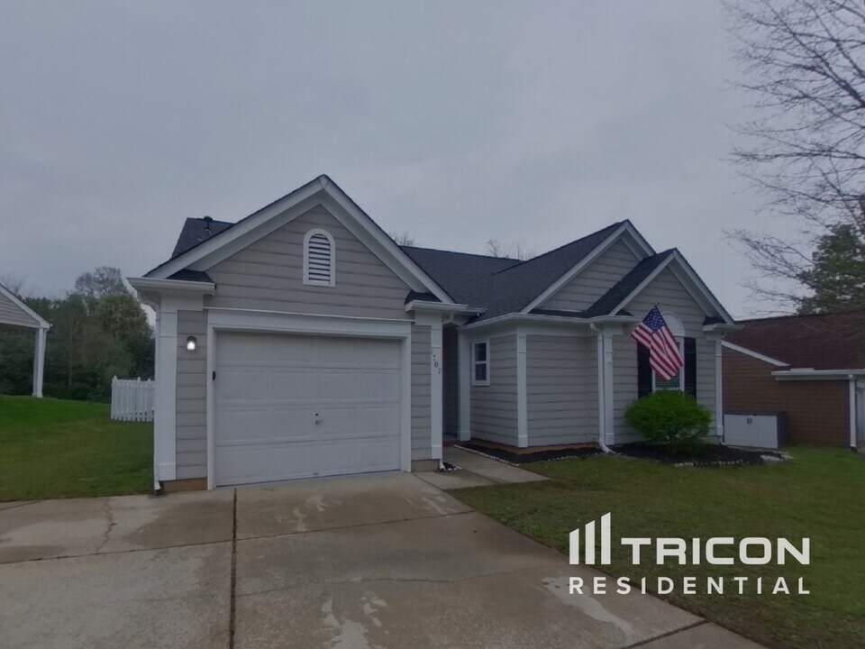 1707 Gordon Walters Dr in Charlotte, NC - Building Photo