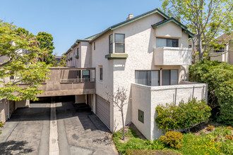 Woodlands North in La Jolla, CA - Building Photo - Building Photo