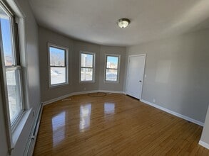 171 Pleasant St, Unit 1 in Attleboro, MA - Foto de edificio - Building Photo