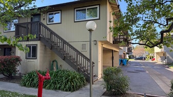 88 Flynn Ave, Unit D in Mountain View, CA - Building Photo