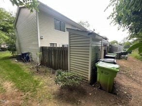 5851 Shady Grove Cir in Raleigh, NC - Building Photo - Building Photo