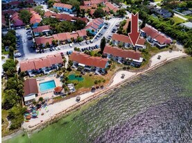 3735 42nd Way S, Unit B in St. Petersburg, FL - Building Photo