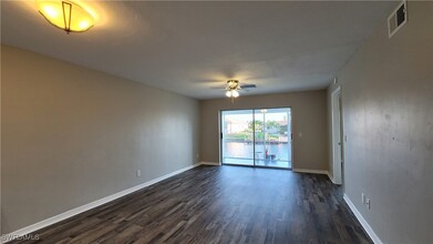 425 SW 47th Terrace in Cape Coral, FL - Foto de edificio - Building Photo