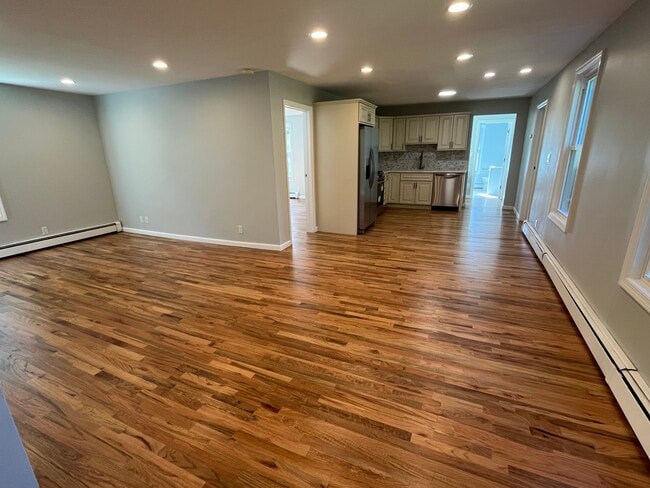 30 Cross St E, Unit 2nd Floor in Hawthorne, NY - Building Photo - Building Photo