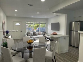280 NE 169th St in North Miami Beach, FL - Building Photo - Building Photo