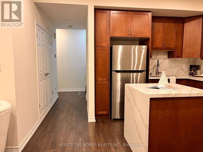 220 Lagerfeld Dr in Brampton, ON - Building Photo - Building Photo