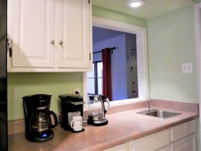 9106 Emberglow Ln, Unit Whole house in Dallas, TX - Foto de edificio - Building Photo