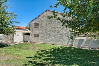 2541 Love St in Las Vegas, NV - Building Photo - Building Photo