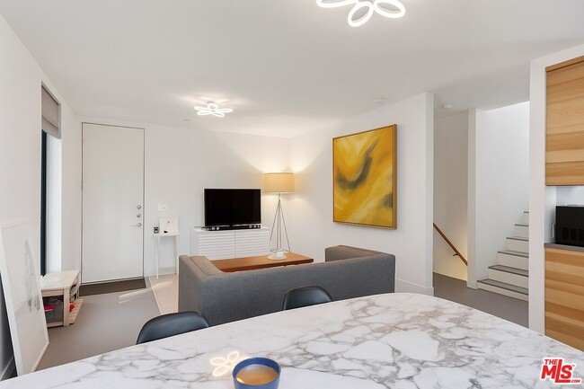 3248 Descanso Dr in Los Angeles, CA - Building Photo - Building Photo