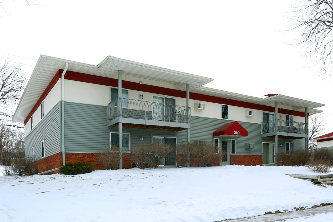 Knightsbridge Road Apartments in Waunakee, WI - Foto de edificio