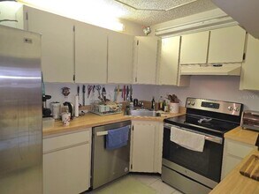 1281 Pine Ridge Cir E in Tarpon Springs, FL - Foto de edificio - Building Photo