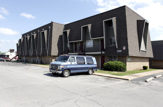 Saint Thomas Square in Tulsa, OK - Building Photo - Building Photo