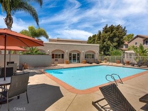 930 Via Mil Cumbres, Unit Villas Condo in Solana Beach, CA - Building Photo - Building Photo