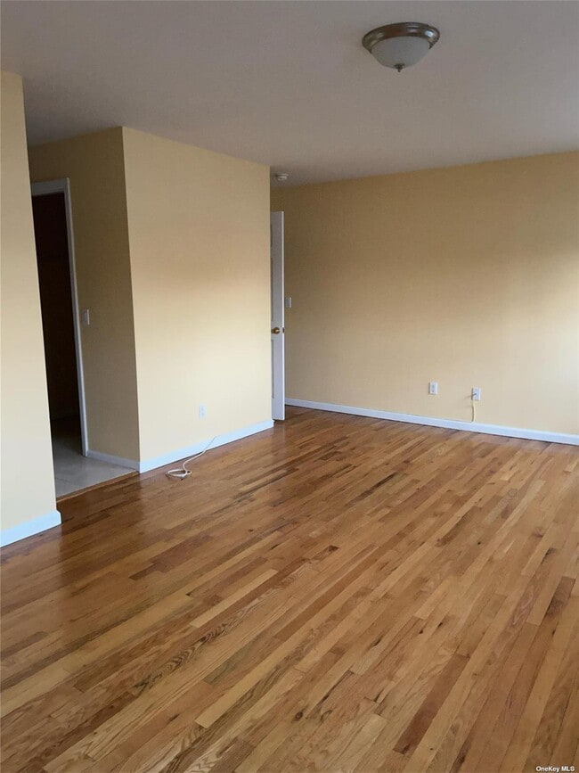 721 Willis Ave in Williston Park, NY - Building Photo - Building Photo