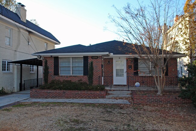 1236 Monroe Dr in Atlanta, GA - Foto de edificio - Building Photo