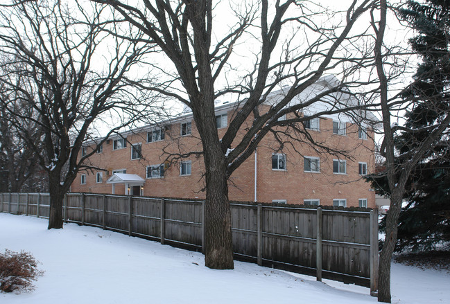 10027 Butternut St NW in Coon Rapids, MN - Building Photo - Building Photo