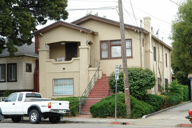 5121 West St in Oakland, CA - Foto de edificio - Building Photo