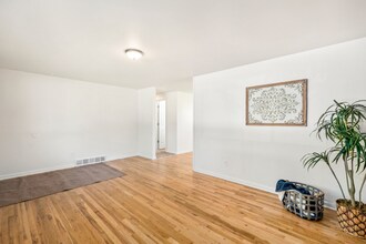 1044 Briarwood Rd in Fort Collins, CO - Building Photo - Building Photo