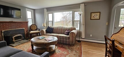 7 Harmon Heights Rd in Chatham, NY - Foto de edificio - Building Photo