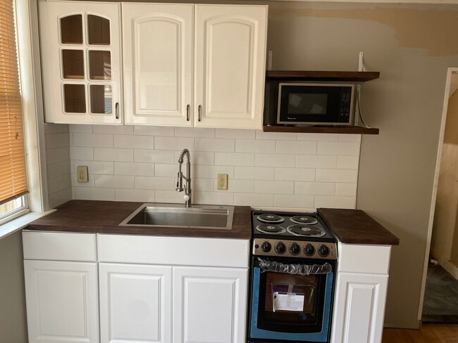 20 Leigh St, Unit D in Clinton Township, NJ - Building Photo - Building Photo