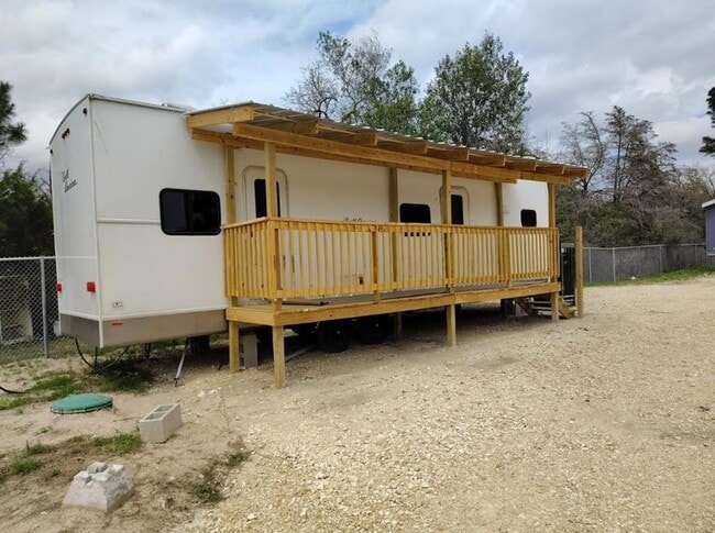 806 Yaupon Dr in Caldwell, TX - Building Photo - Building Photo