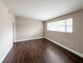 1046 Le Brun Dr in Jacksonville, FL - Building Photo - Building Photo