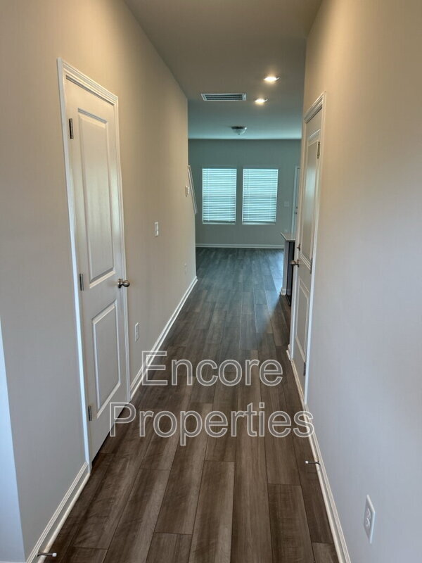 240 Brook Farm Ln in Fuquay Varina, NC - Building Photo - Building Photo