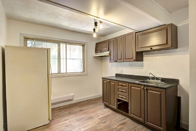 property at 5651 Boul Henri-Bourassa E