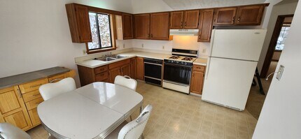 1216 Dale Ct NE in Grand Rapids, MI - Foto de edificio - Building Photo