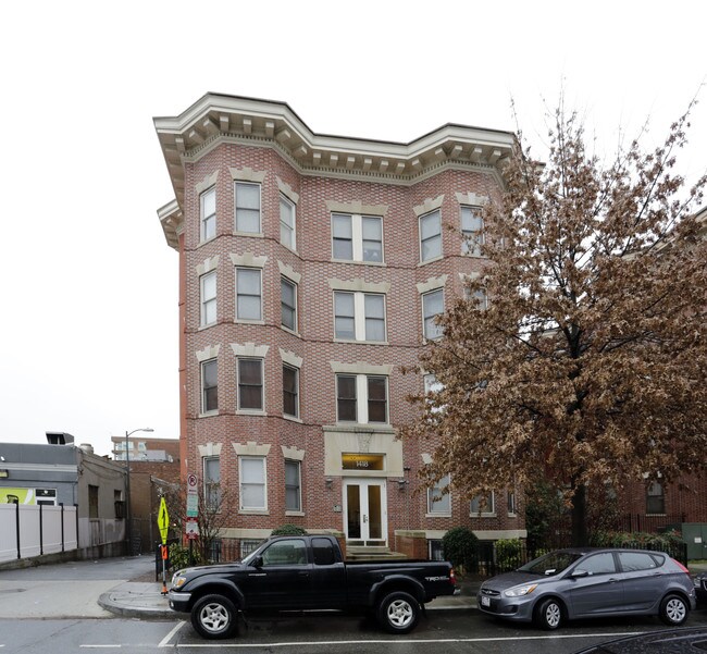 1418 W St NW in Washington, DC - Foto de edificio - Building Photo