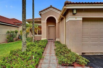 930 Bluewood Terrace in Weston, FL - Building Photo - Building Photo