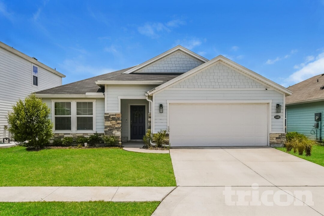 11430 Tiburon Dr in Jacksonville, FL - Foto de edificio