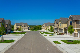 Prairie Creek Townhomes in Lenexa, KS - Building Photo - Building Photo