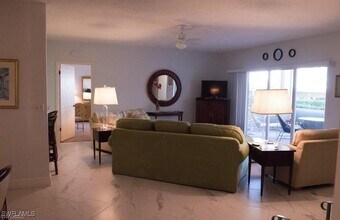 5817 Glencove Dr in Naples, FL - Building Photo - Building Photo