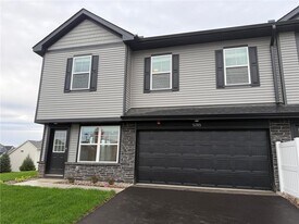 5285 Long Pointe Pass in Woodbury, MN - Building Photo