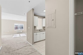 905 River Rd in Edgewater, NJ - Building Photo - Building Photo