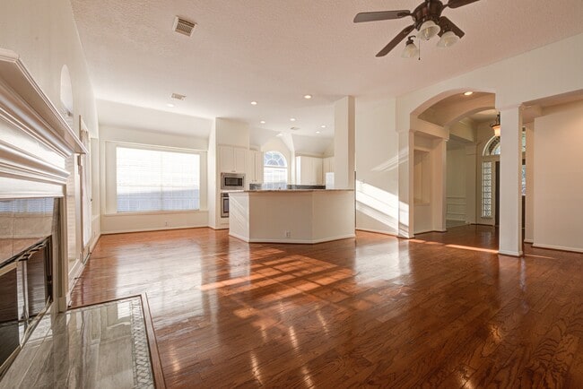 property at 1315 Crescent Pkwy Ct