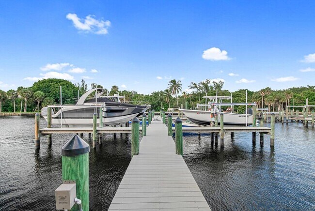2704 Treasure Cove Cir in Fort Lauderdale, FL - Foto de edificio - Building Photo