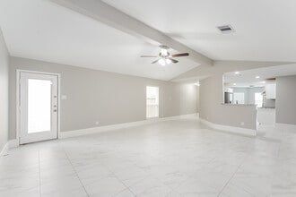 12039 Powderhorn Ln in Pinehurst, TX - Building Photo - Building Photo