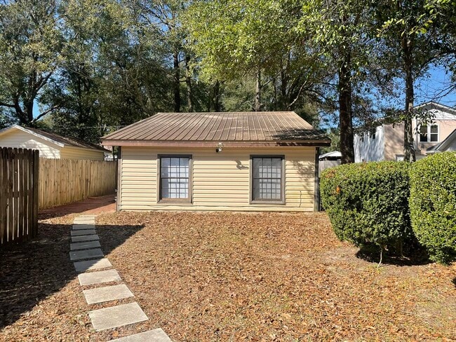 property at 909 Mapoles St