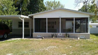 5210 98th Ave N in Pinellas Park, FL - Building Photo