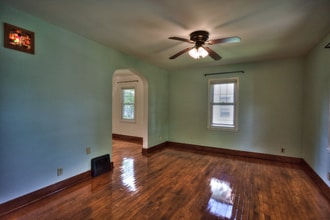233 E Ridge St in Ironwood, MI - Foto de edificio - Building Photo