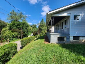 1137 Oakleaf Dr in Pittsburgh, PA - Building Photo - Building Photo