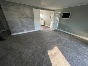 15 Catalpa Ln in Levittown, PA - Building Photo - Building Photo