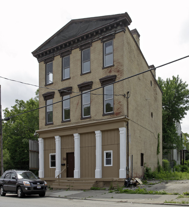 1913 Queen City Ave in Cincinnati, OH - Building Photo - Building Photo