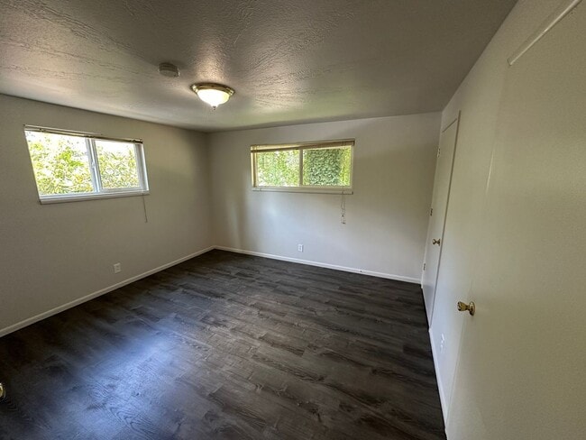 3140-3142 W 18th Ave in Eugene, OR - Foto de edificio - Building Photo