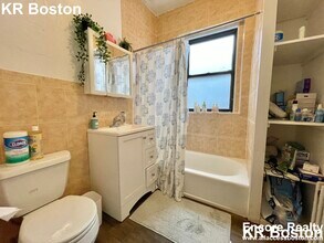235 Harvard Ave, Unit 4 in Boston, MA - Foto de edificio - Building Photo