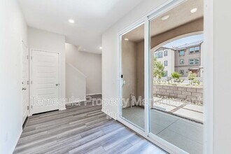 28048 Oakdale Dr in Temecula, CA - Building Photo - Building Photo