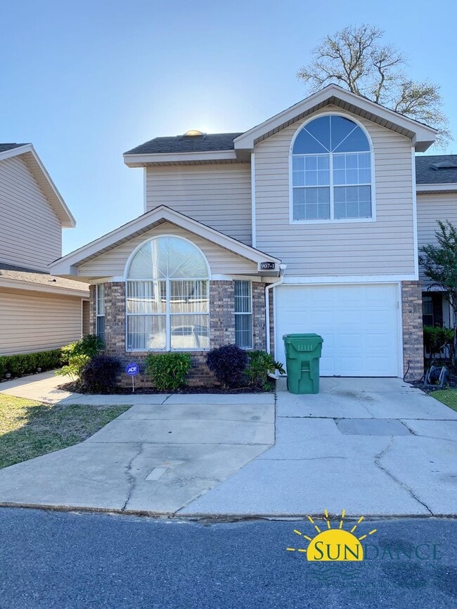 property at 907 Piedmont Pl